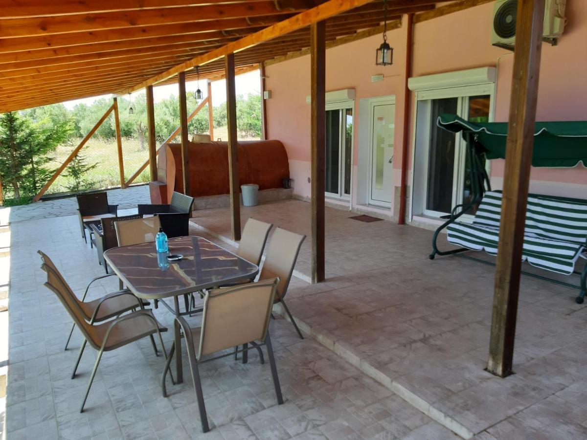 Maria Lemoni Swimming Pool Apartment Nea Skioni Extérieur photo