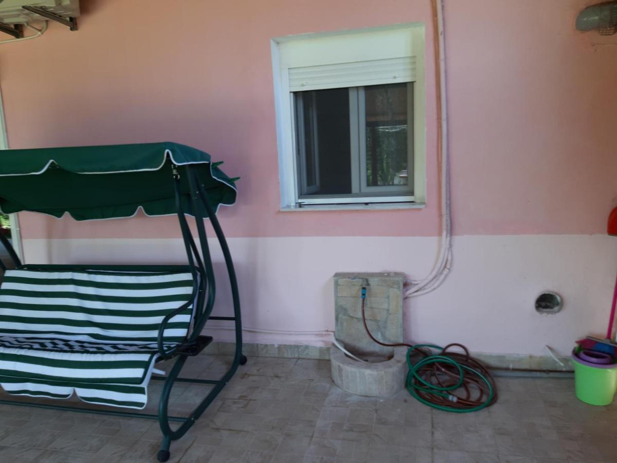Maria Lemoni Swimming Pool Apartment Nea Skioni Extérieur photo