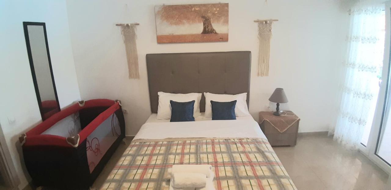 Maria Lemoni Swimming Pool Apartment Nea Skioni Extérieur photo