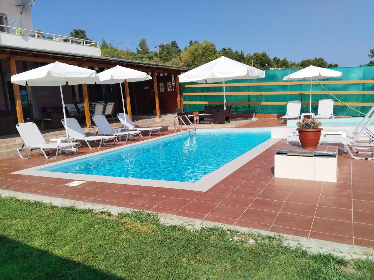 Maria Lemoni Swimming Pool Apartment Nea Skioni Extérieur photo
